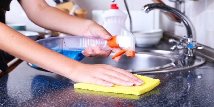 Mutfaktaki Yağ Lekeleri Nasıl Temizlenir